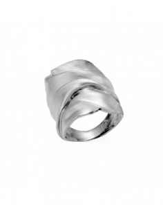anillo de plata drapeado